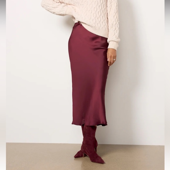 Evereve Dresses & Skirts - Evereve Maddie Satin Skirt Medium